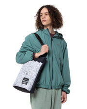 EASTPAK Shopp'R Tote - حقيبة تسوق Shopp'R من باسكيات بيغاسوس