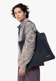 EASTPACK تشارلي - Charlie Shear Wash أسود