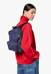 حقيبة ظهر صغيرة Orbit من EASTPAK - بتصميم Brize Palm Naw