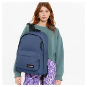 EASTPAK حقيبة الظهر Out of Office - باودر بايلوت